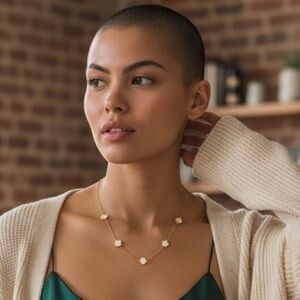 Elegant pearl, clover necklace.